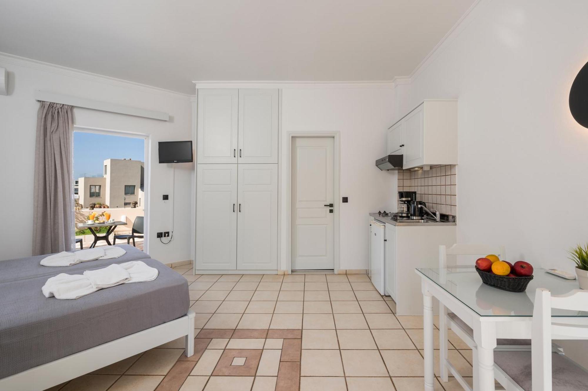 Hotel Caretta Beach Gerani  ภายนอก รูปภาพ